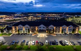 La Quinta By Wyndham Milwaukee Delafield